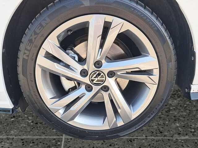 Volkswagen Golf 8ª serie 1.5eTSI 130CV DSG R-Line - NEOPATENTATI
