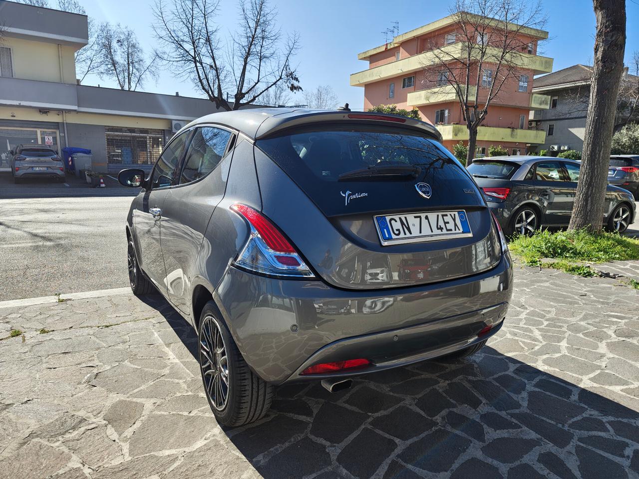 Lancia Ypsilon 1.0 FireFly 5 porte S&S Hybrid Gold Plus