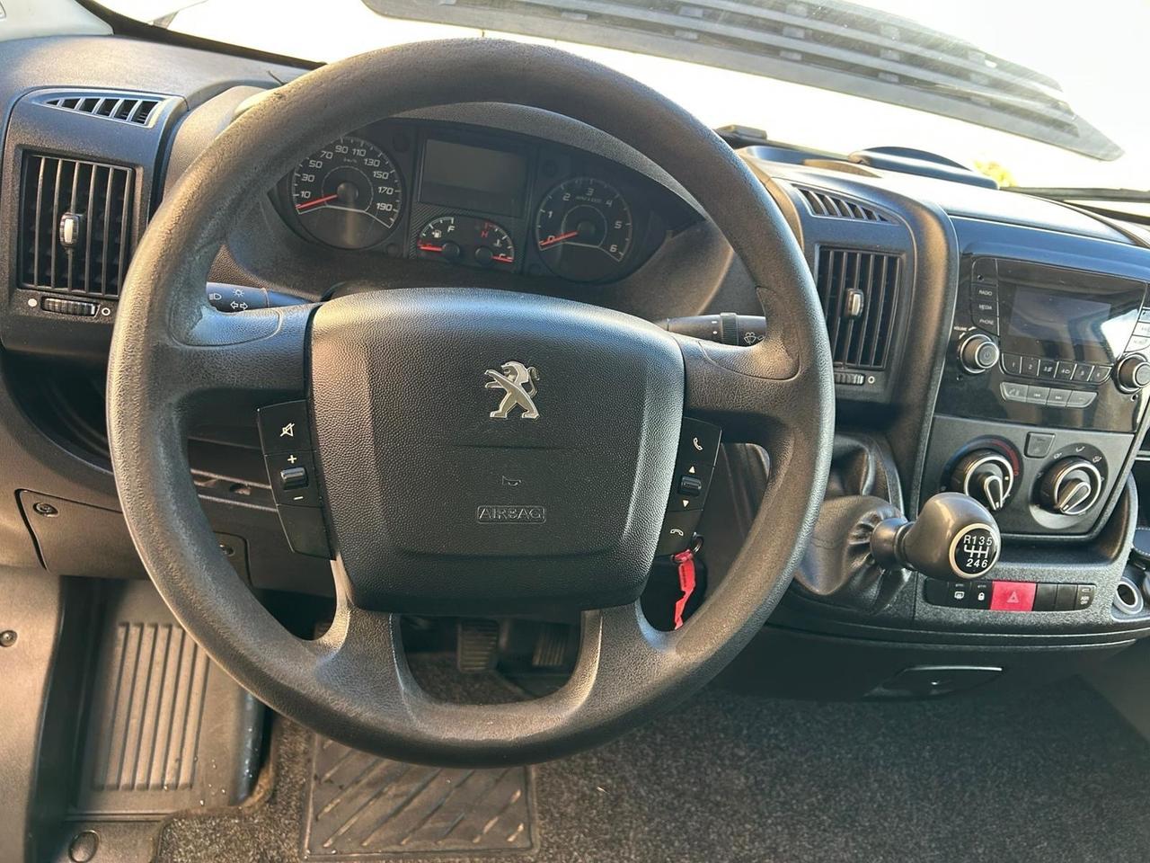 Peugeot Boxer 330 2.0 BlueHDi PC Cabinato