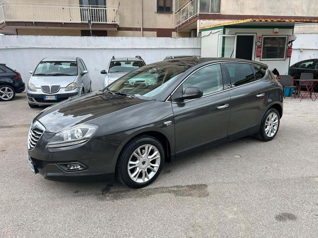 Lancia Delta 1.6cc diesel 12 mesi garanzia-2010