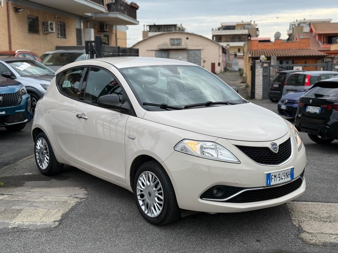 Lancia Ypsilon 1.2 69cv 5 porte Gold