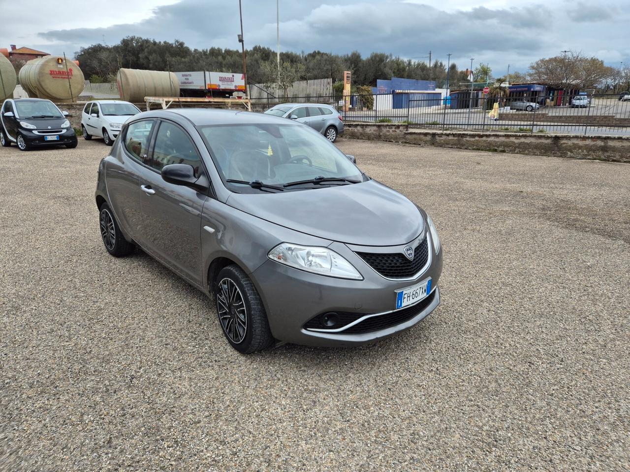 Lancia Ypsilon 1.2 69 CV 5 porte Gold