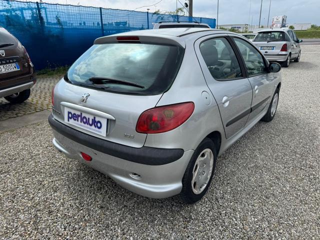 PEUGEOT 206 1.1 5p. Lee