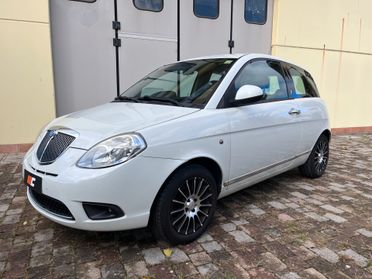 Lancia Ypsilon 1.4 16V Platino