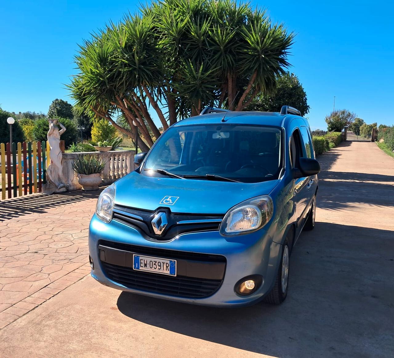 Renault Kangoo TRASPORTO DISABILI PIANALE RIBASSATO
