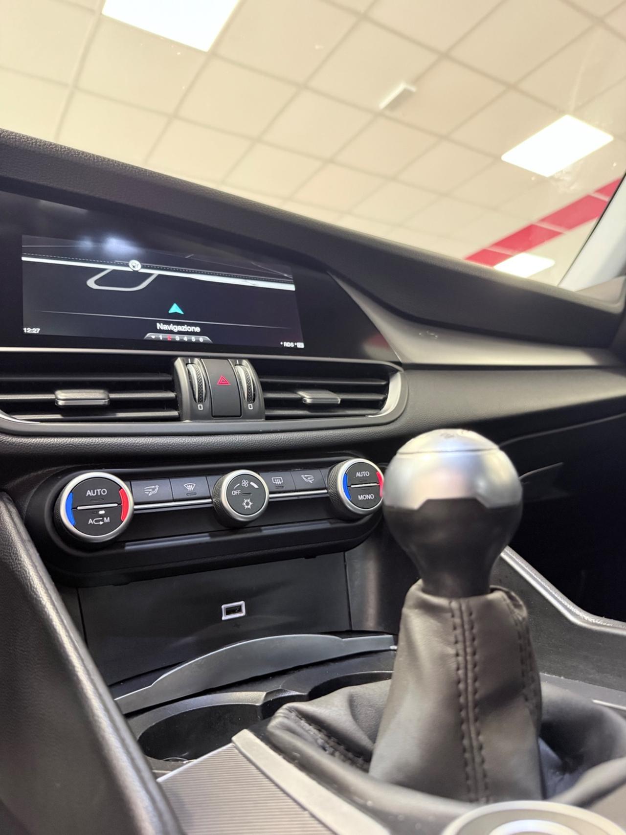 Alfa Romeo Giulia 2.2 Turbodiesel 180 CV Business Sport