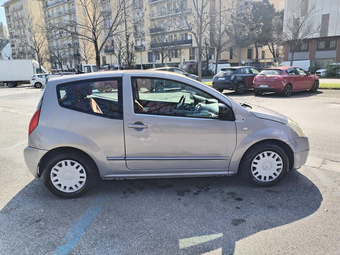 Citroen C2 1.1 Elegance 103000KM ANNO 2004 MANUTENZIONI FATTE