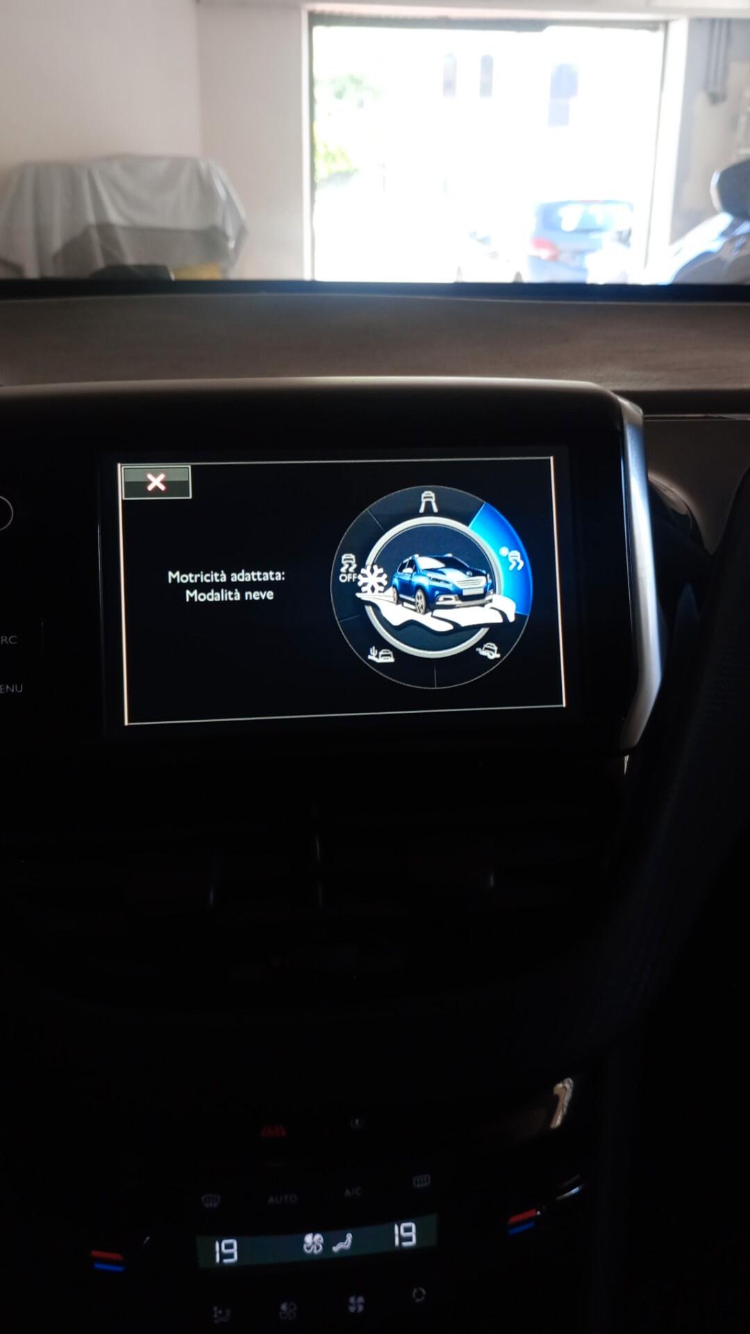Peugeot 2008 1.6 e-HDI Allure