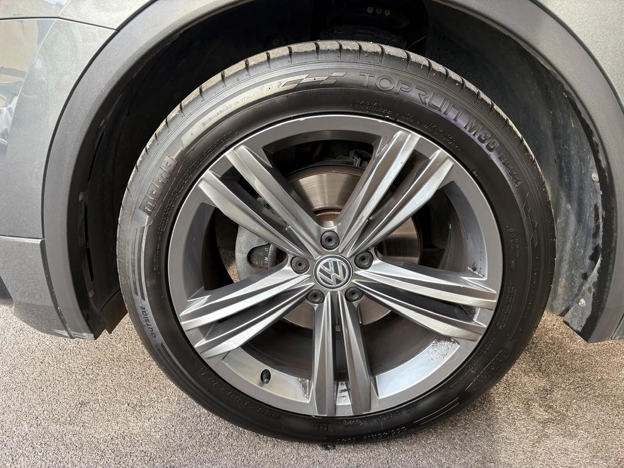 Volkswagen Tiguan - 1.6 TDI - R-LINE