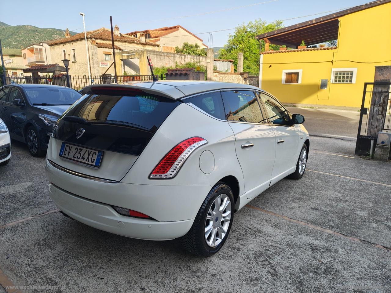 LANCIA Delta 1.6 MJT 105 CV Silver