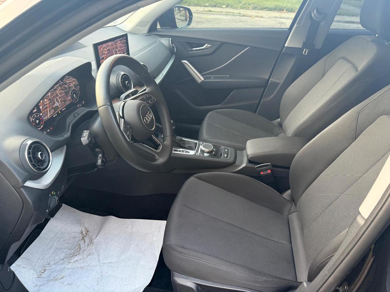 Audi Q2 30 TDI S tronic cockpit navigatore