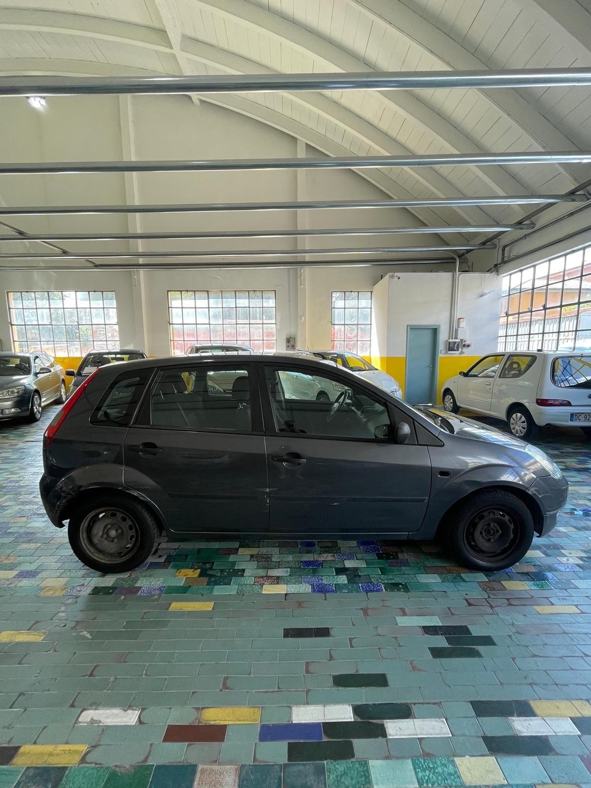 Ford Fiesta 1.2 16V 5p. Ambiente