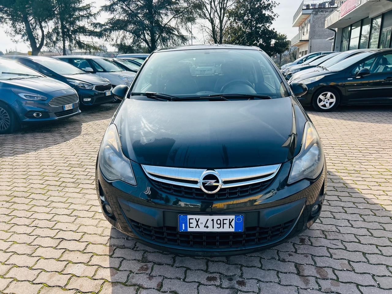 Opel Corsa 1.2 3 porte b-color