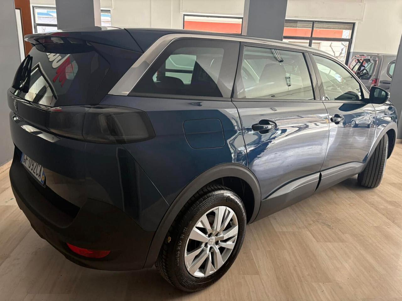 Peugeot 5008 DIESEL EAT8 7 POSTI 12 MESI GARANZIA