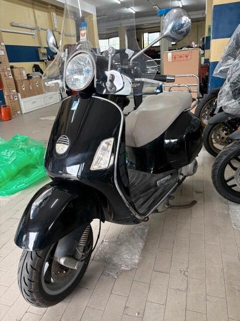 Piaggio Vespa 250 GTS