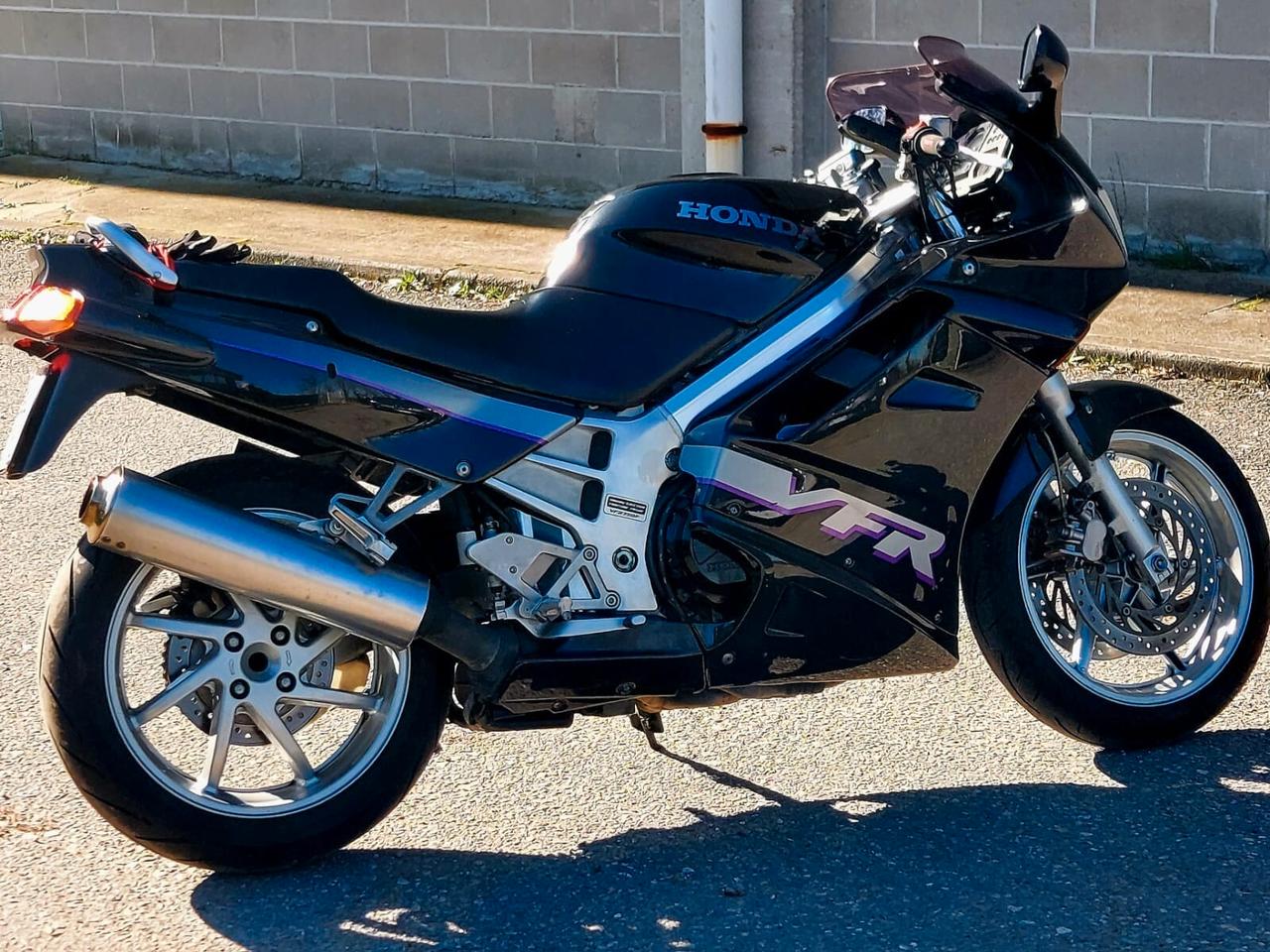 Honda VFR 750 F (iscritta asi) +3 bauletti Givi