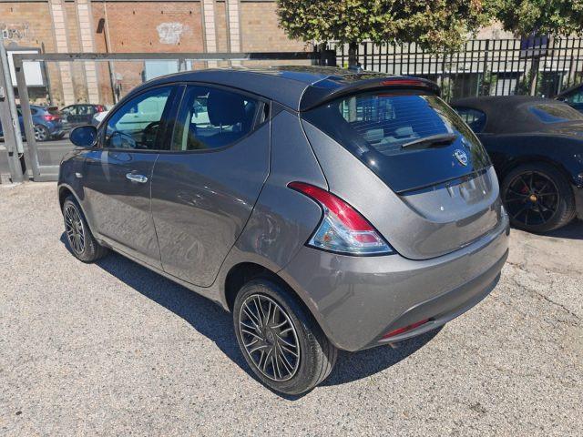 LANCIA Ypsilon 1000 HYBRID SILVER 70CV 5POSTI STEREO USB ITALIA