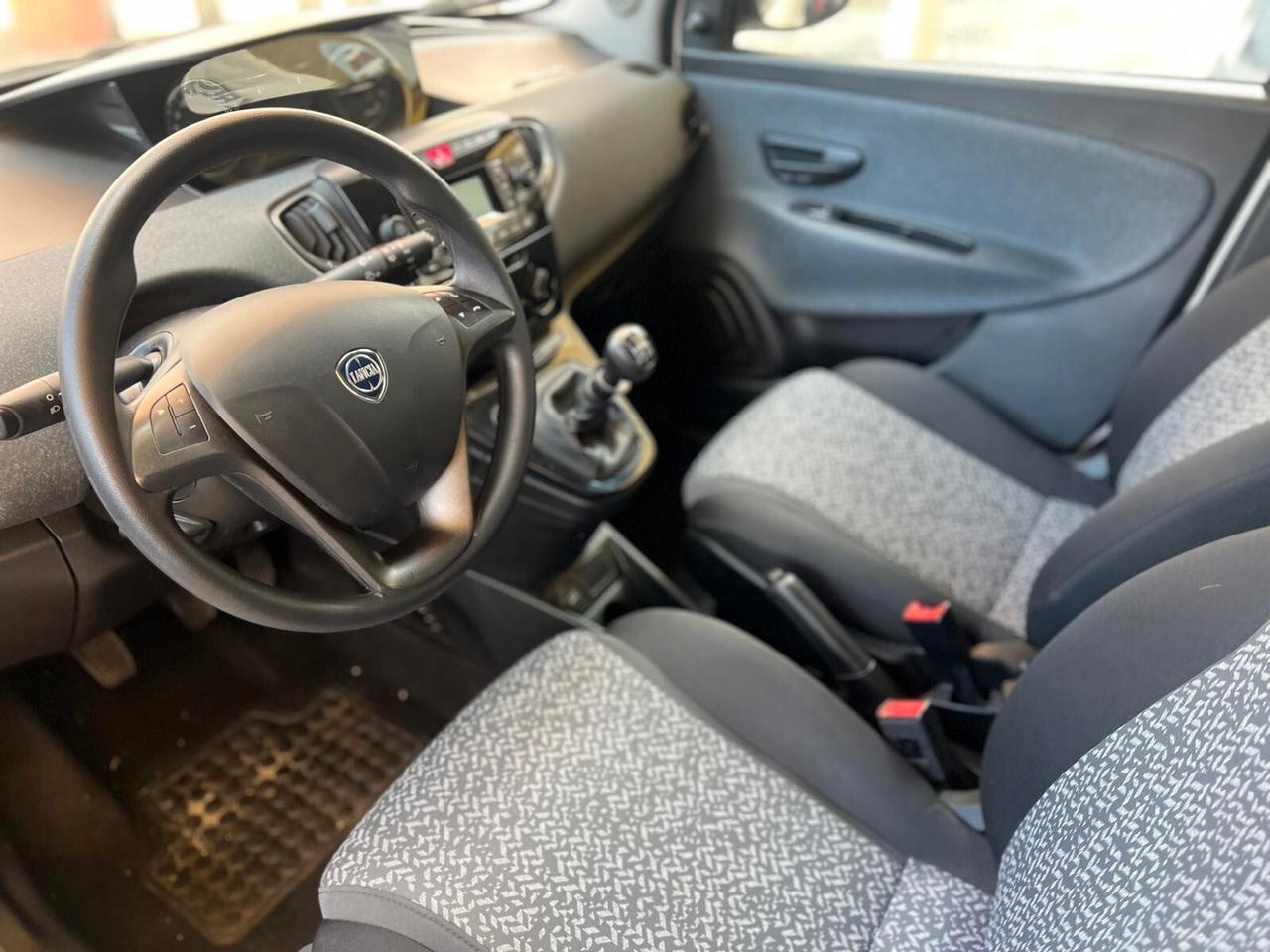 Lancia Ypsilon 1.0 FireFly 5 porte S&S Hybrid Ecochic Silver LEGGERE DESCRIZIONE