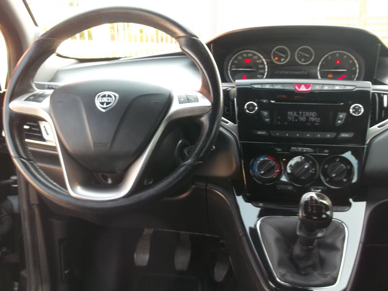 Lancia Ypsilon 1.0 Metano Neopatentati 2015