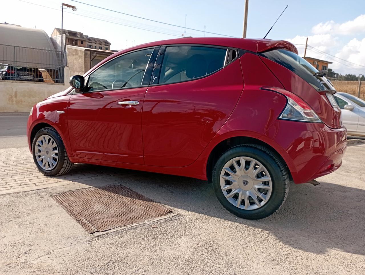 Lancia Ypsilon 1.2 69 CV 5 porte Silver