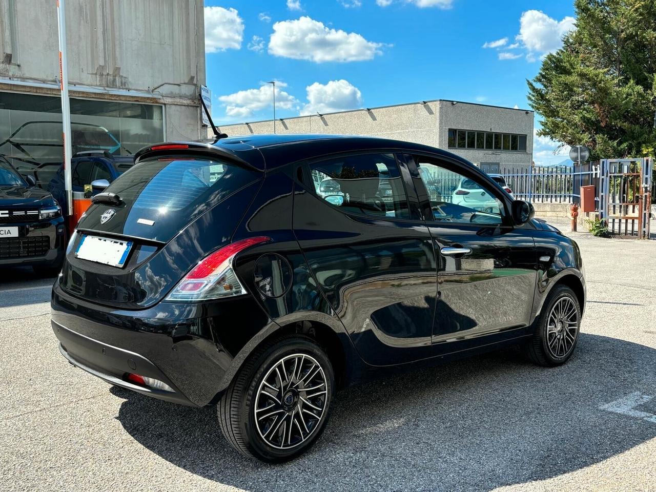 Lancia Ypsilon 1.0 FireFly 5 porte S&S Hybrid Gold