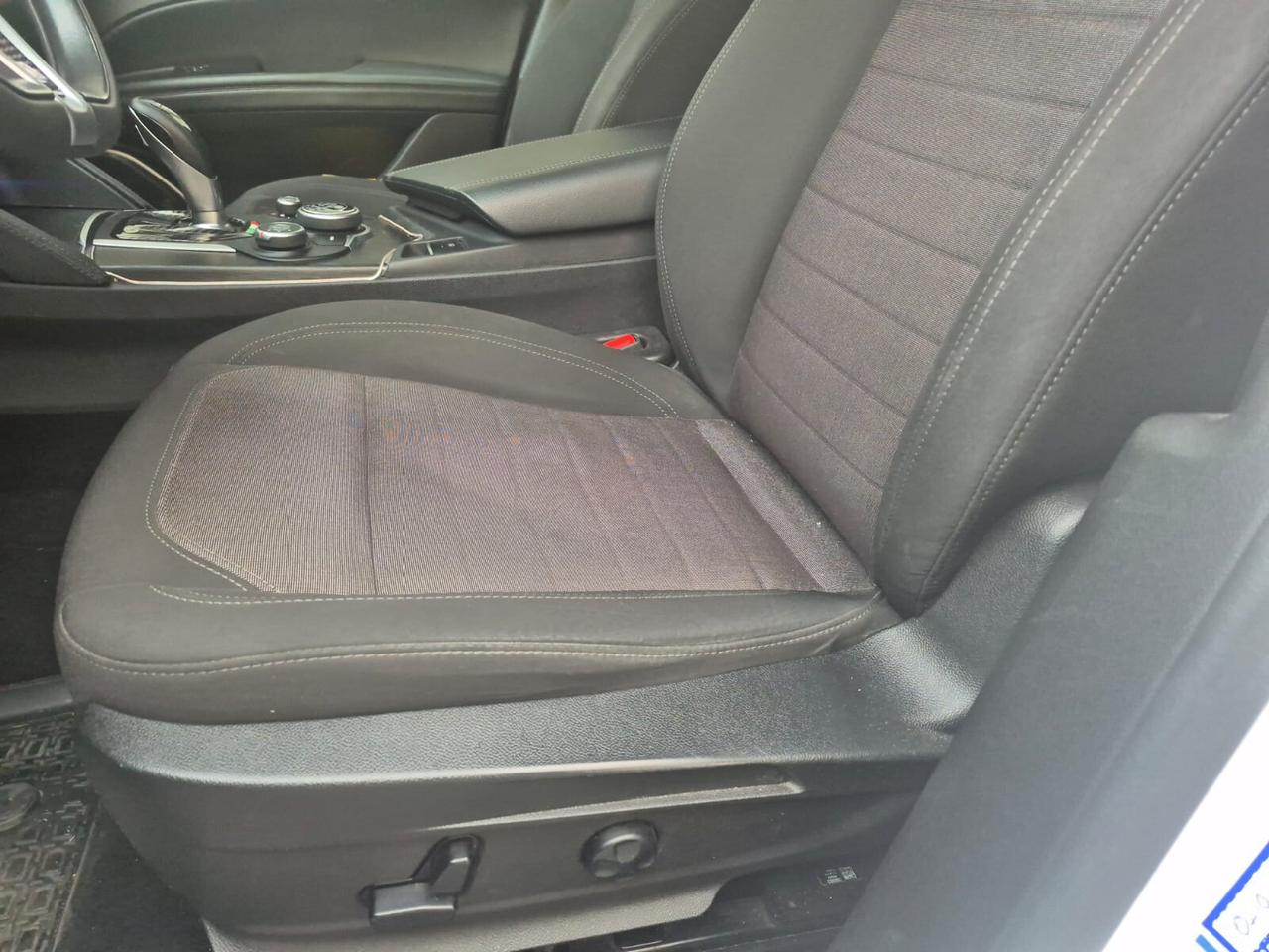 Alfa Romeo Stelvio 2.2 Turbodiesel 180 CV AT8 RWD Business