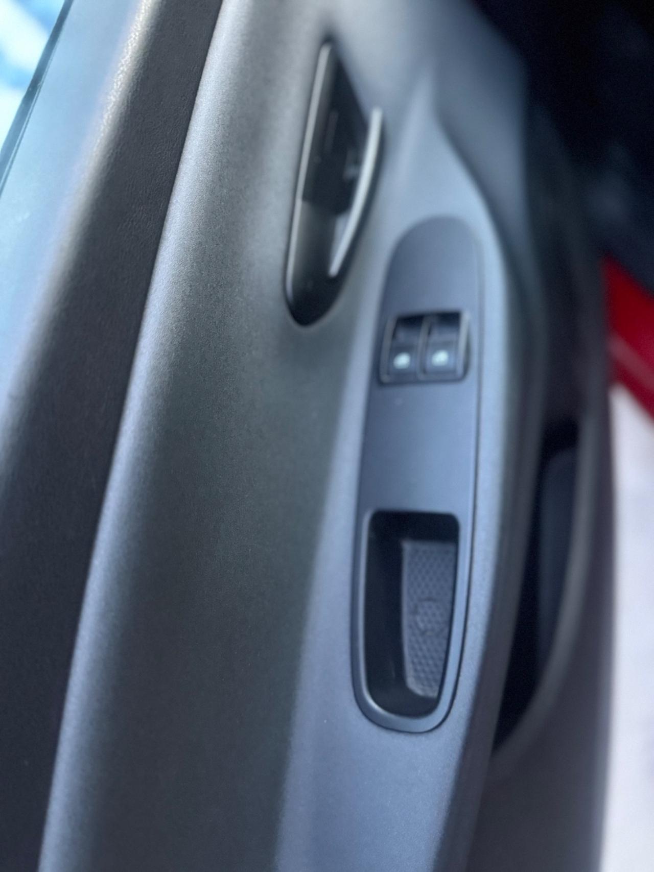 Lancia Ypsilon 1.2 69 CV 5 porte Silver