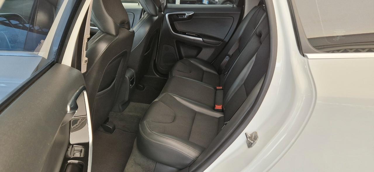 Volvo XC60 D3 2.0D 150cv Geartronic R-design
