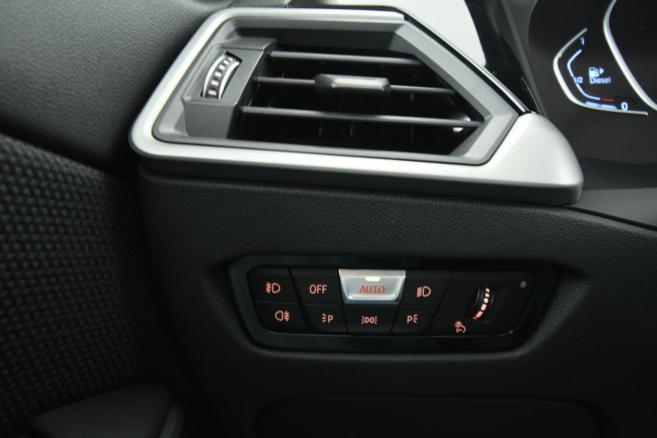 BMW 320d Touring mhev 48V xdrive Business Advantage auto APP CONNECT