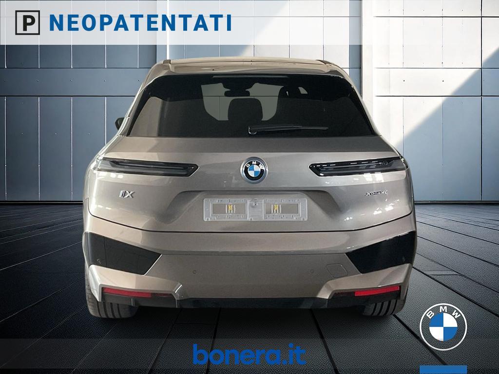 BMW iX 40 pacchetto sportivo xDrive