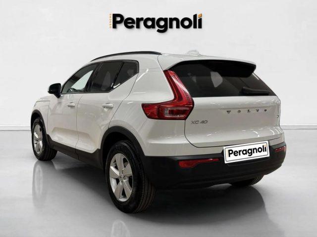 VOLVO XC40 T3 MOMENTUM CORE AUTOMATICA