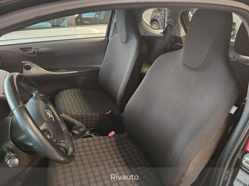 Toyota iQ iQ 1.0 Lounge (high) cvt