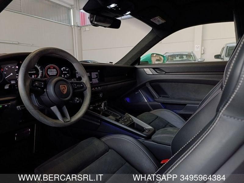 Porsche 911 Carrera 4 GTS