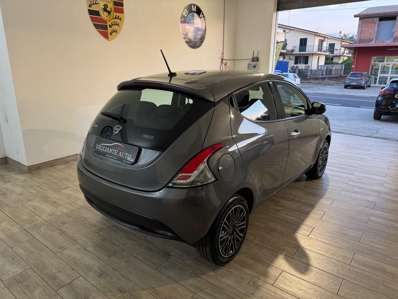 Lancia Ypsilon 1.0 FireFly 5 porte S&S Hybrid Gold