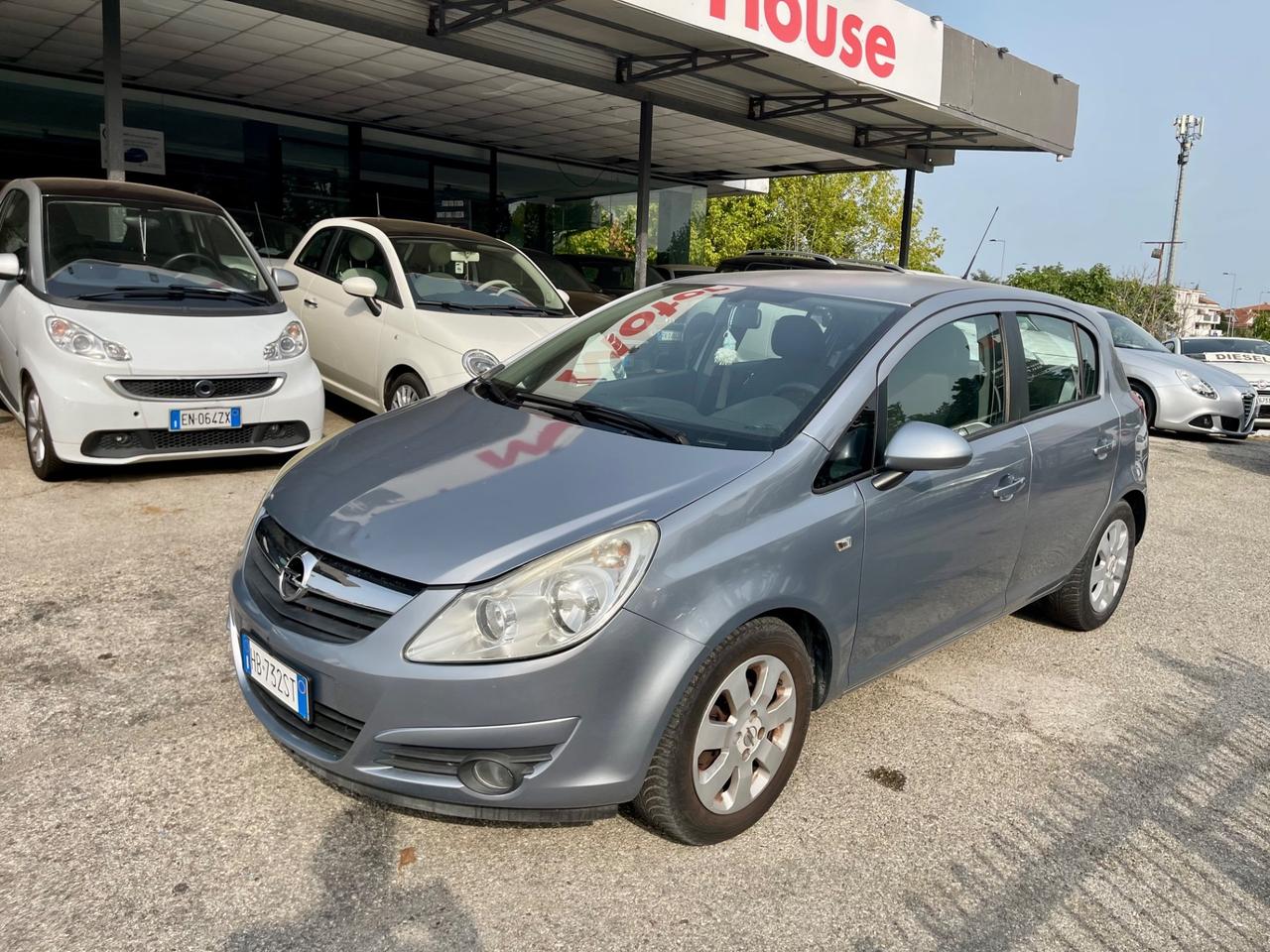 Opel Corsa 1.4 16V 5 porte Cosmo