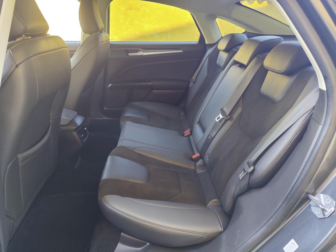 Ford Mondeo Full Hybrid 2.0 187 CV eCVT 4 porte Titanium Business