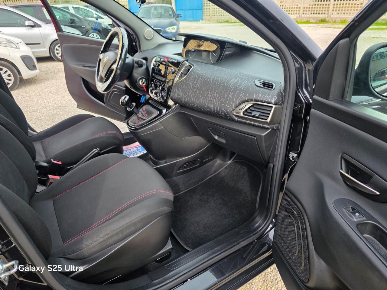 Lancia Ypsilon 0.9 TwinAir 85 CV 5 porte Metano Ecochic Elefantino
