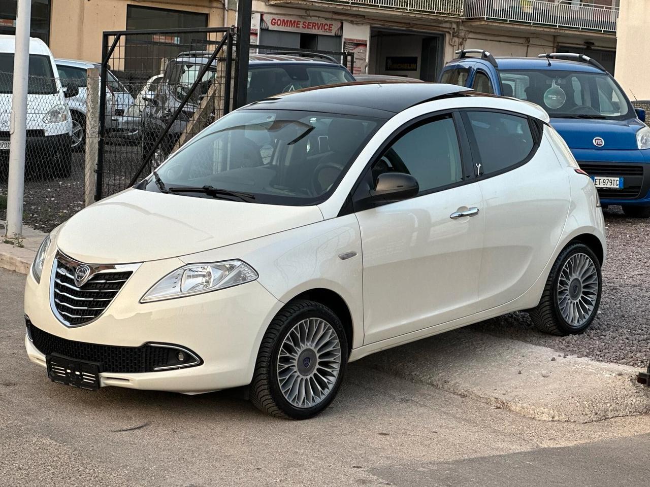 Lancia Ypsilon 1.3 MJT 75 CV Platinum