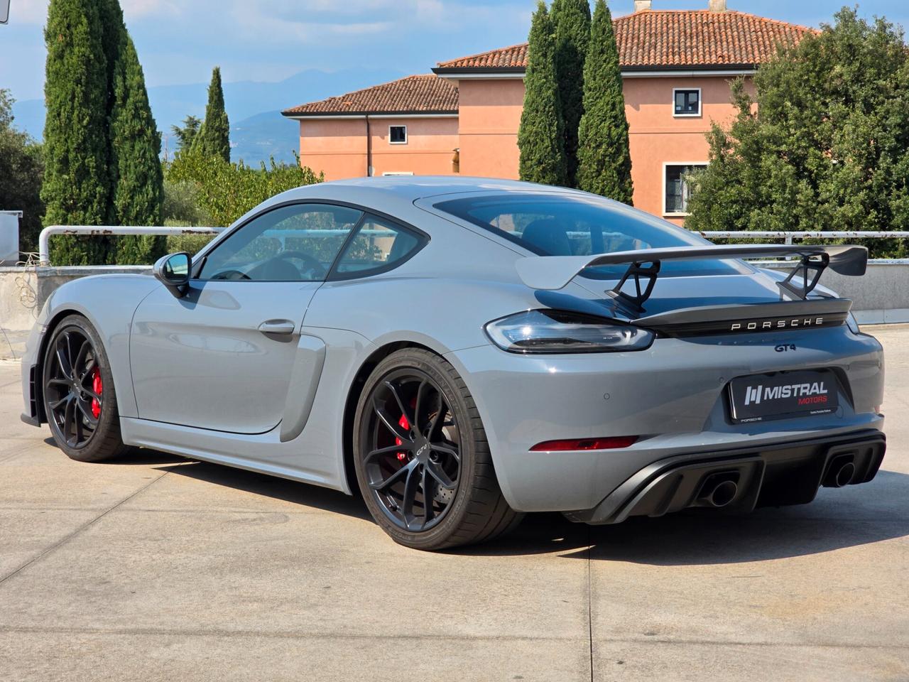 Porsche Cayman GT4