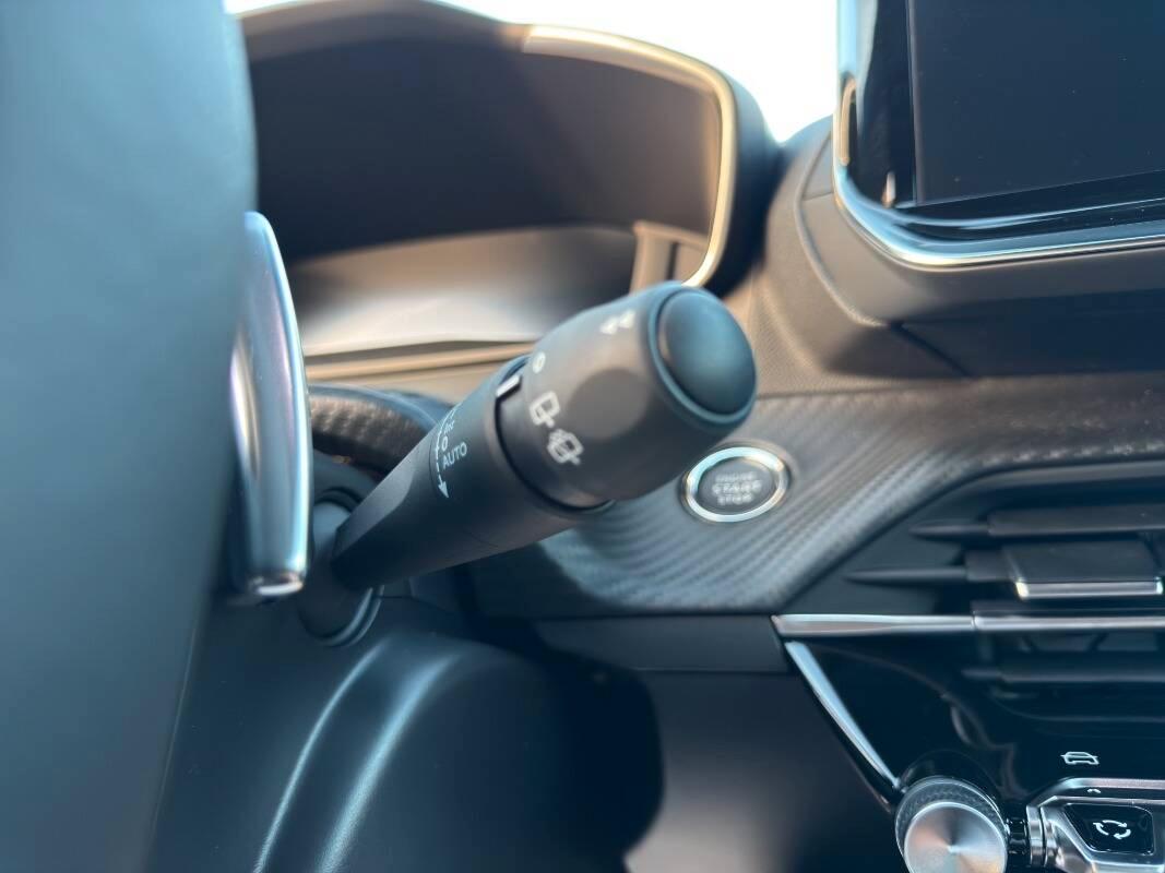 Peugeot 2008 1.2 hybrid Allure 145cv e-dcs6 Con NAVIGATORE