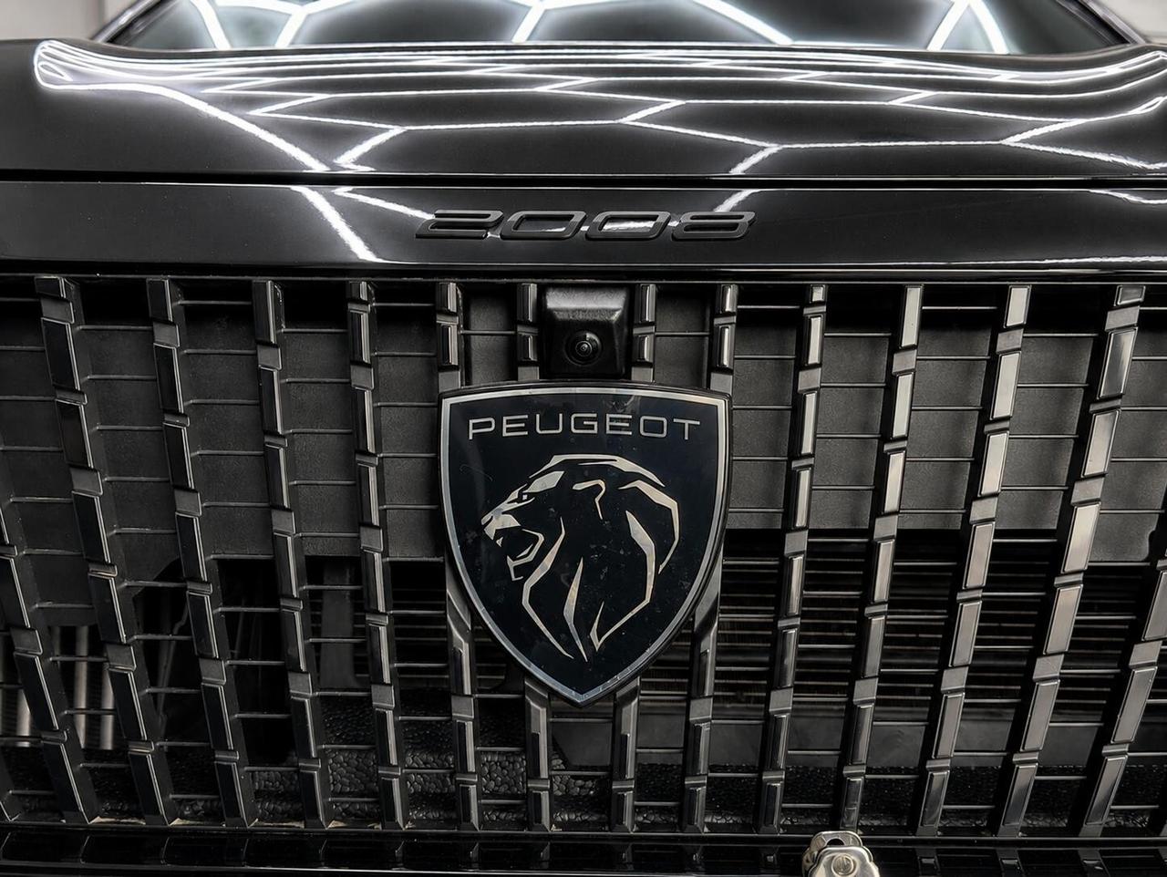 Peugeot 2008 Allure 1.2 benzina 100 CV