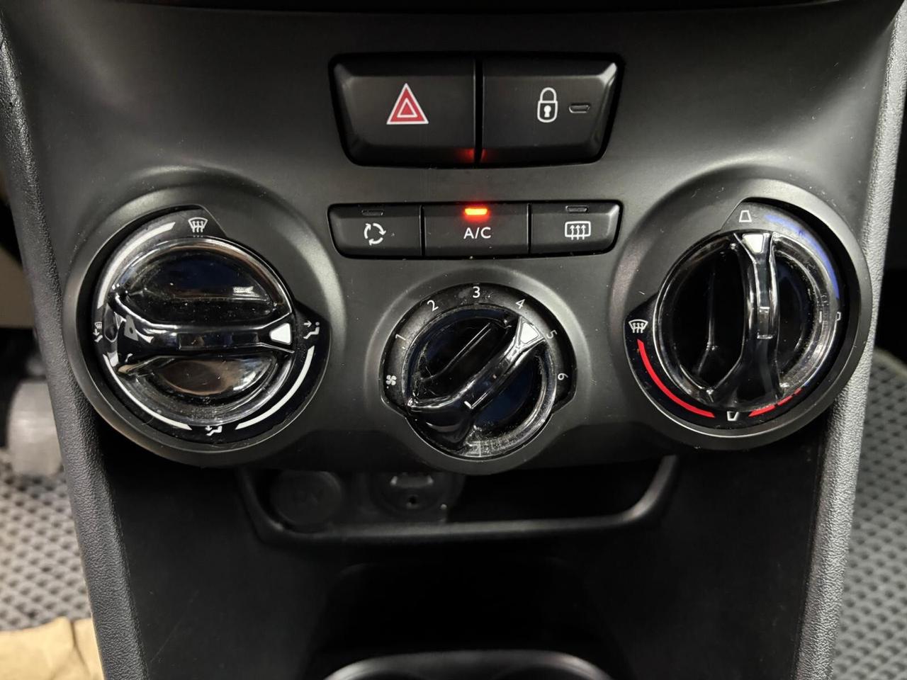 Peugeot 2008 BlueHDi 100 Black Matt