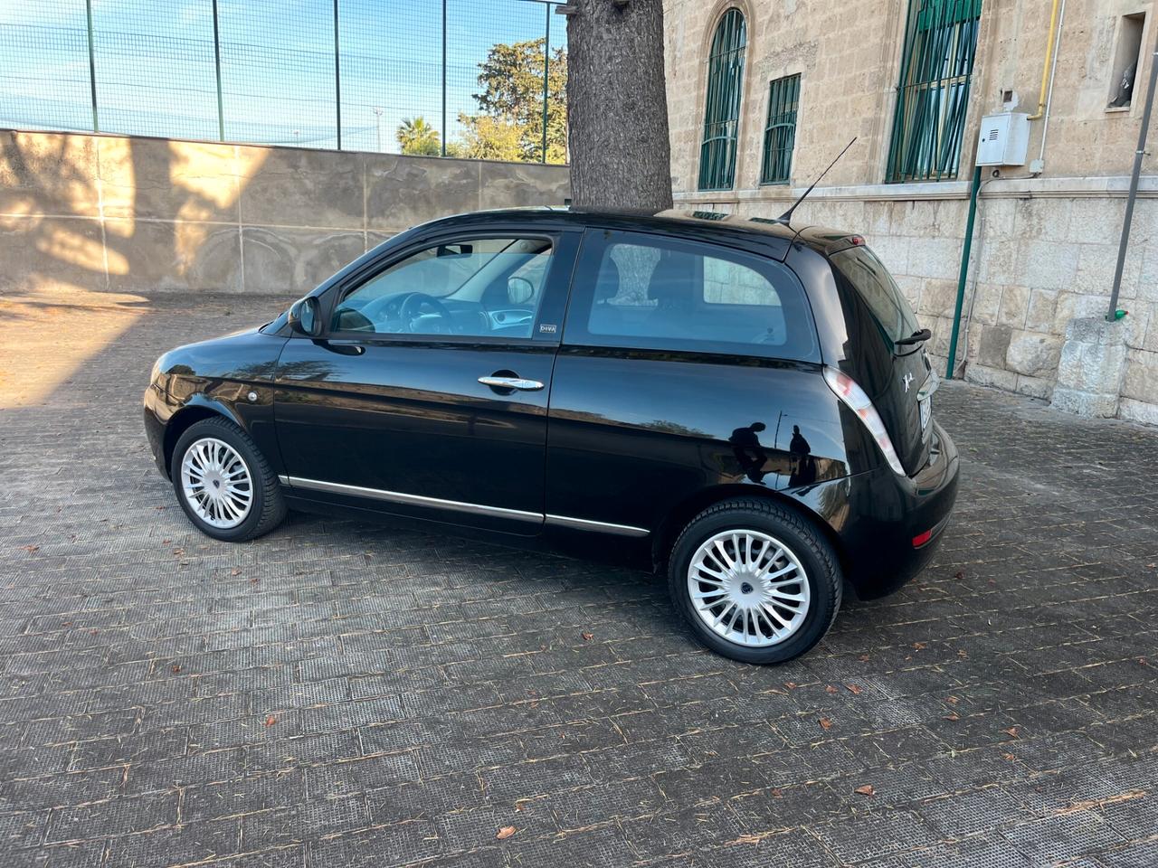 Lancia Ypsilon 1.2 69 CV Diva X NeoPatentati