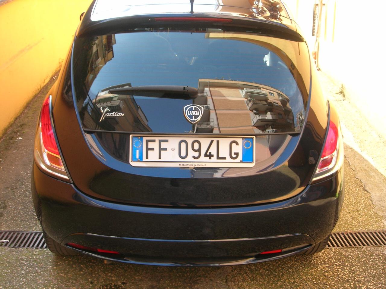 Lancia Ypsilon 1.2 69 CV 5 porte Silver