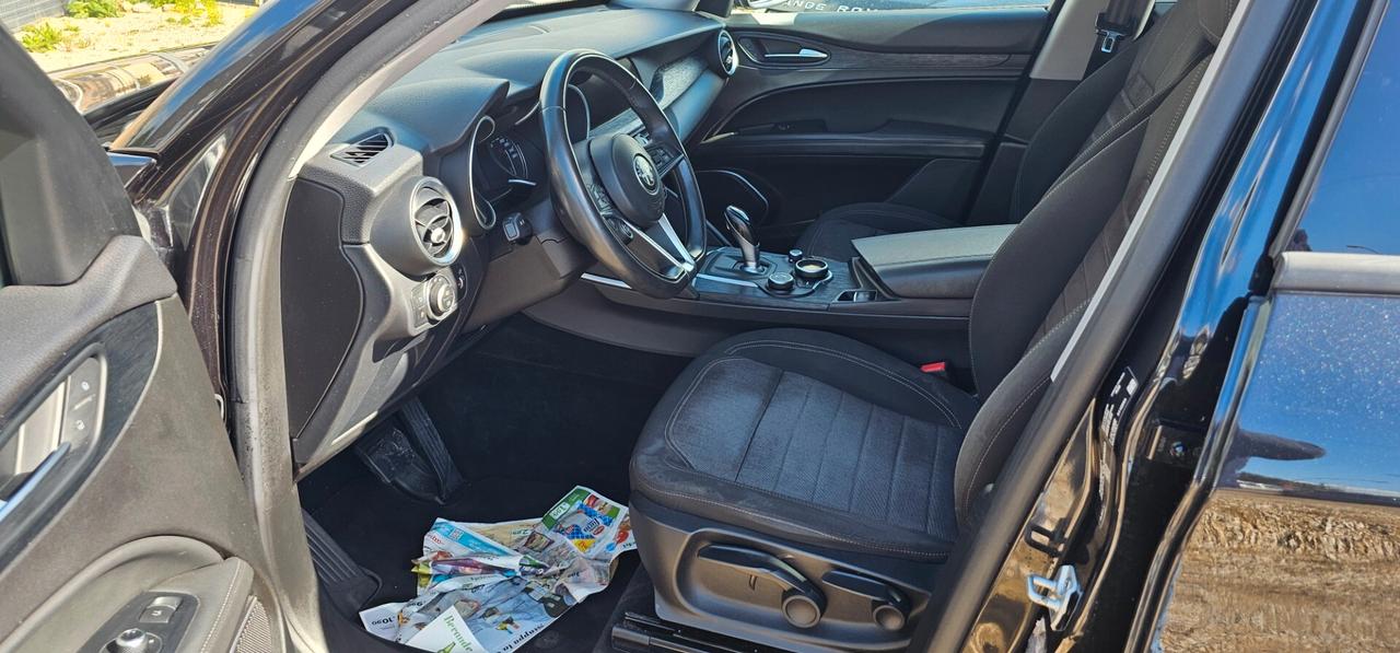 Alfa Romeo Stelvio 2.2 Turbodiesel 160 CV AT8 RWD Sport-Tech