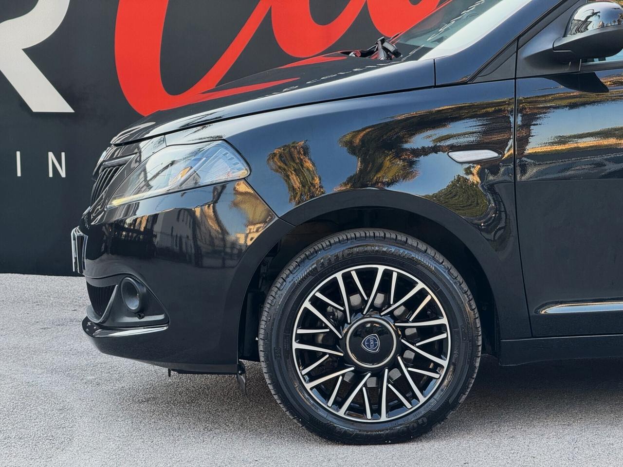 Lancia Ypsilon 1.0 Firefly Hybrid Gold Plus 70CV LED CAM