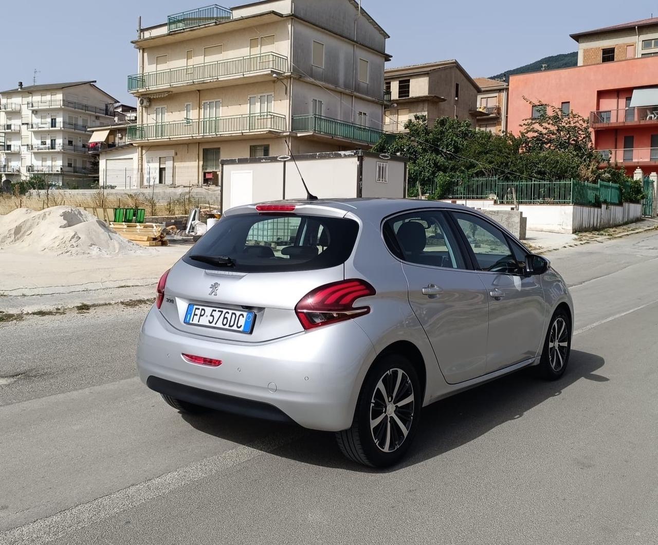 Peugeot 208 BlueHDi 75 5 porte Allure