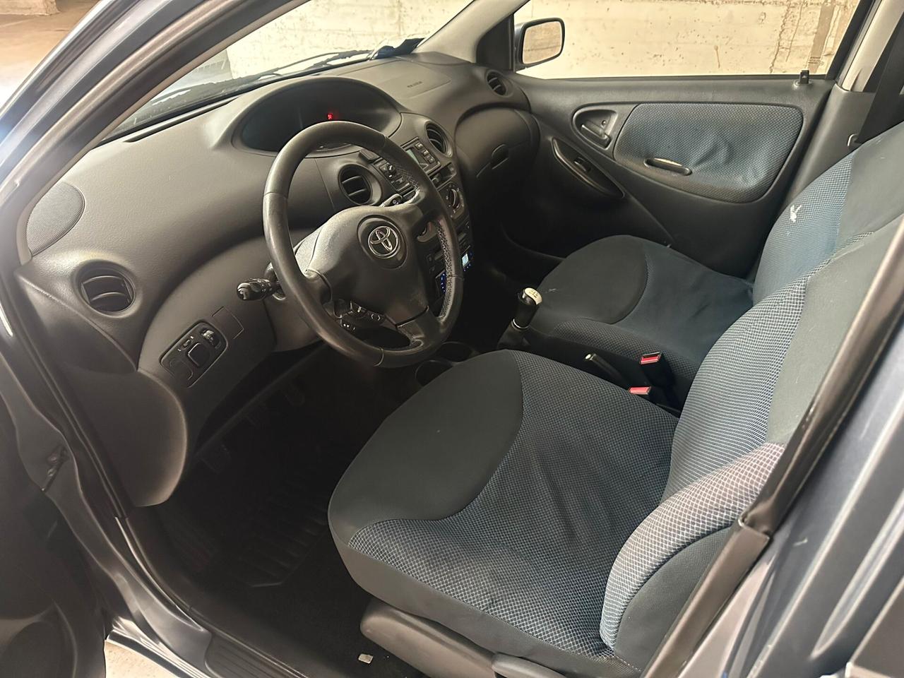 Toyota Yaris 1.0i 16V cat 5 porte Sol