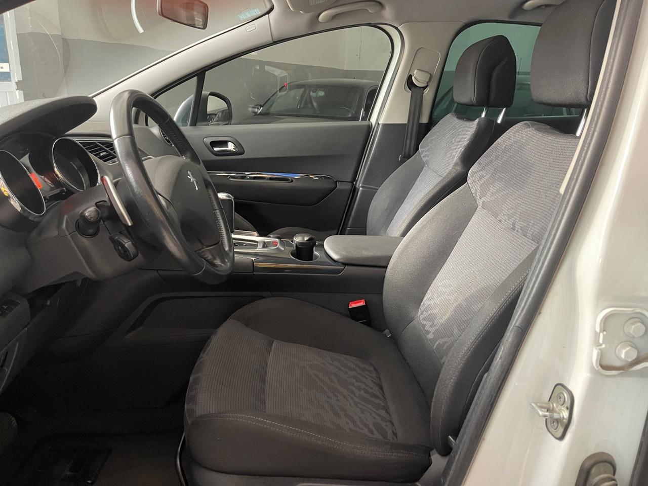 Peugeot 3008 1.6 HDi 110CV cambio robotizzato Premium