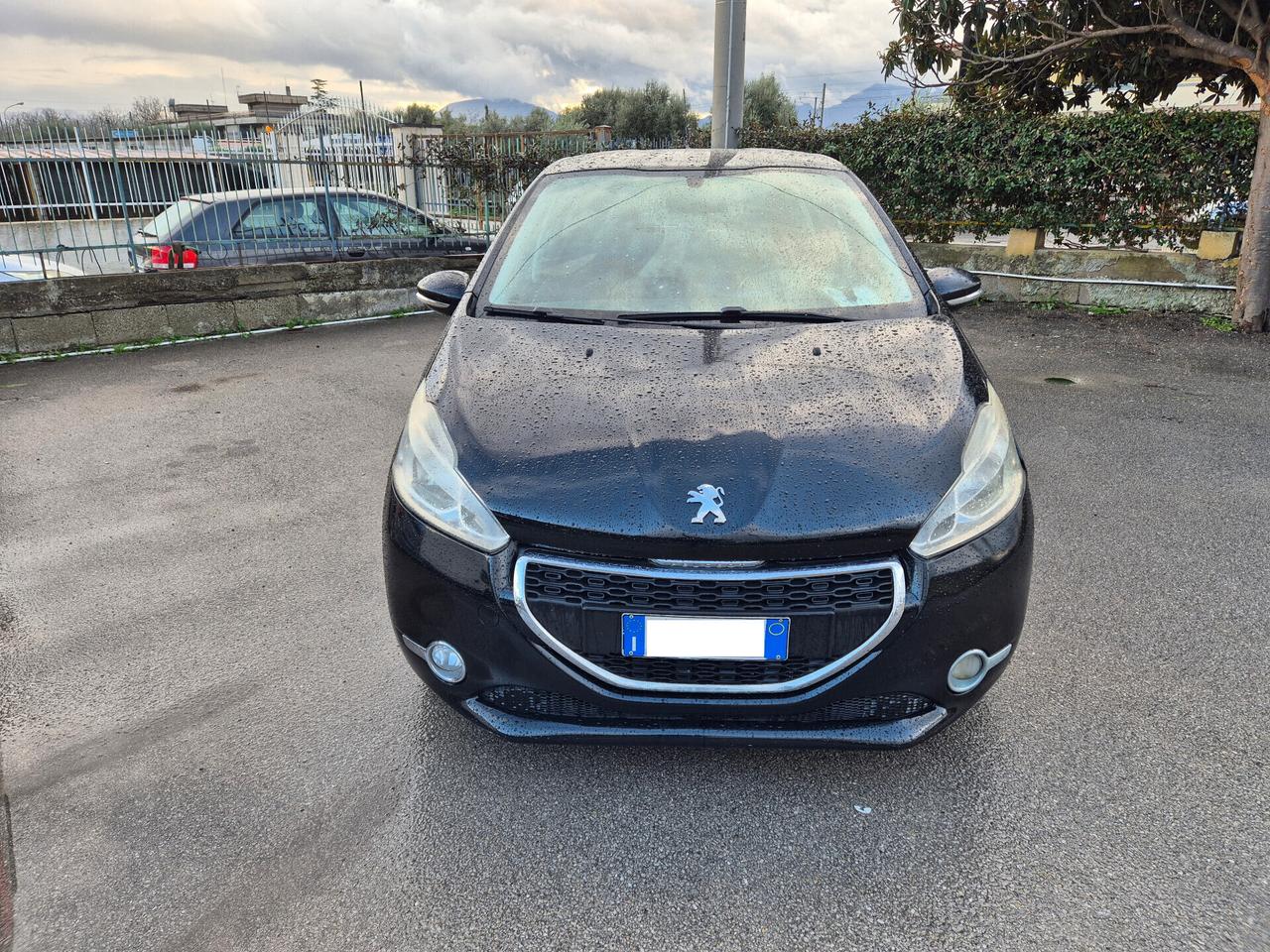 Peugeot 208 1.4 HDi 68 CV autocarro 4 posti